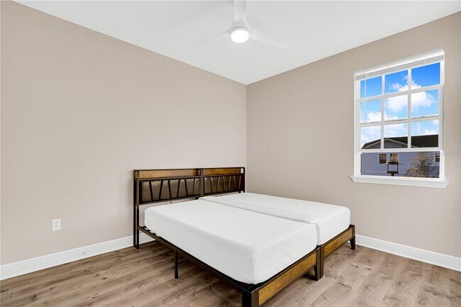 Building Photo - 10205 Pearson Ave