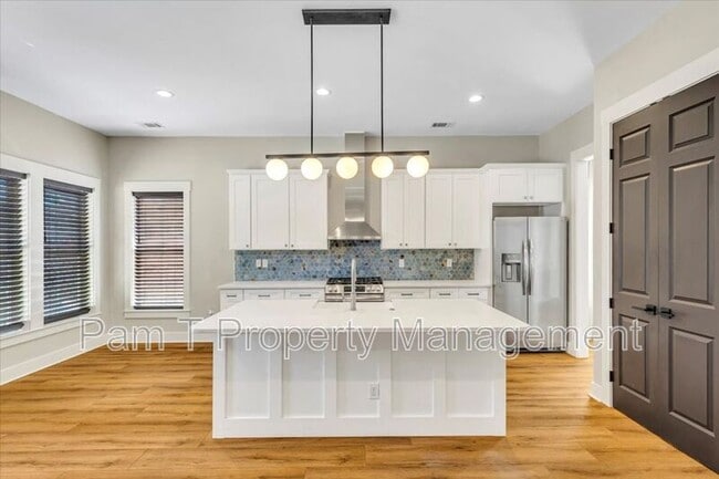 Building Photo - 1716 Reynolds St