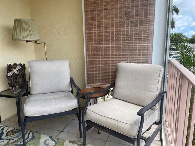 Building Photo - 4629 Poinciana St