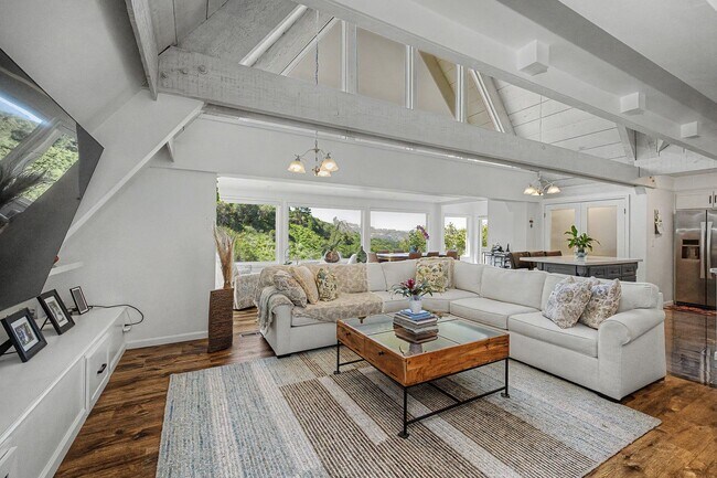 Building Photo - Luxury furnished retreat in Carmel Valley
