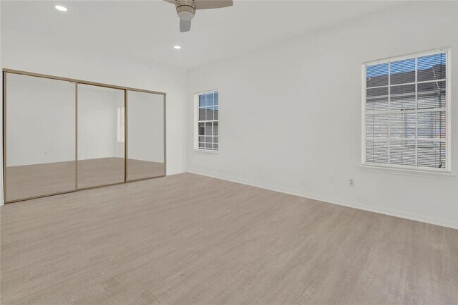 Building Photo - 4001 Tanglewilde St