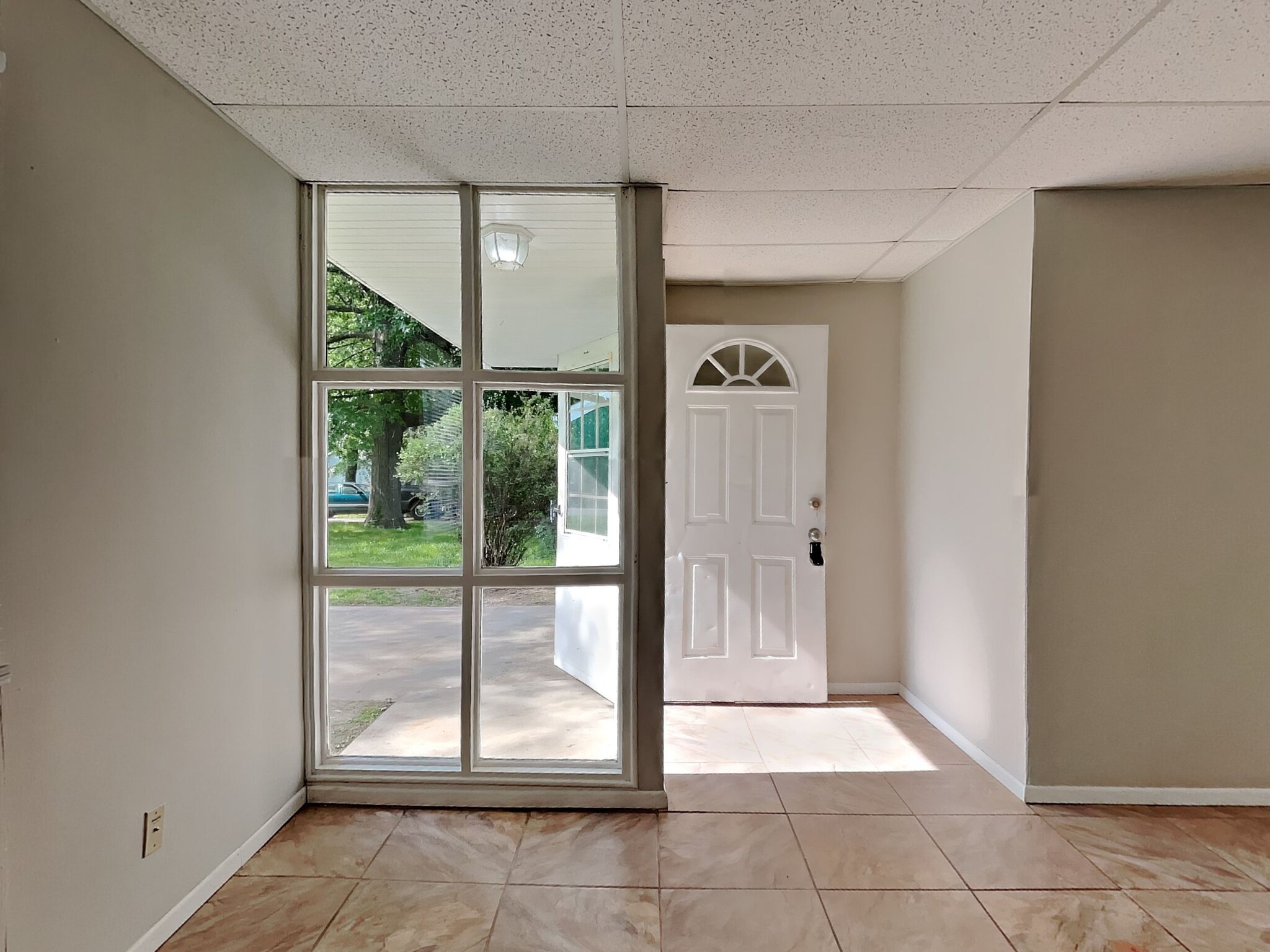 Building Photo - 1256 S Willow Ln Ave