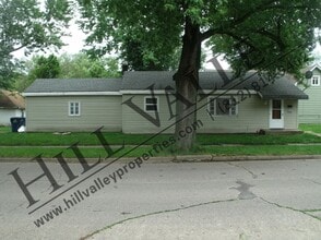 Building Photo - Two Bedroom Home