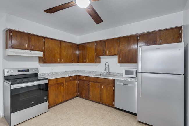Building Photo - 2106 S Granada Dr