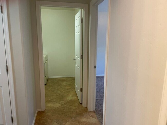 Building Photo - 7184 S Mission Springs Dr