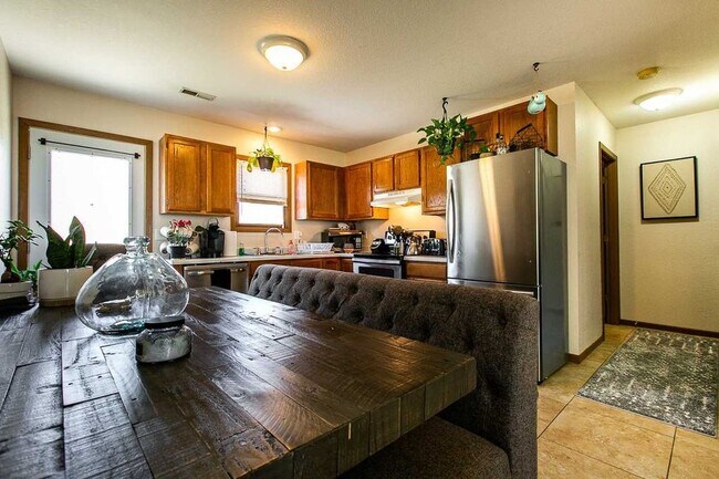 Building Photo - 2139 Hummingbird Dr
