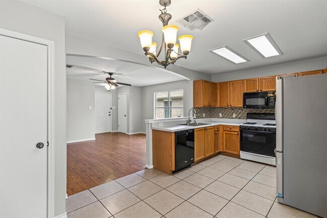 Building Photo - 200 Stanford Dr
