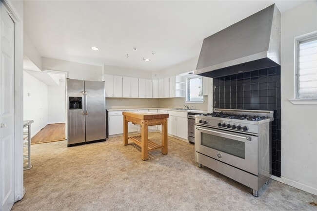 Building Photo - 1601 Park St