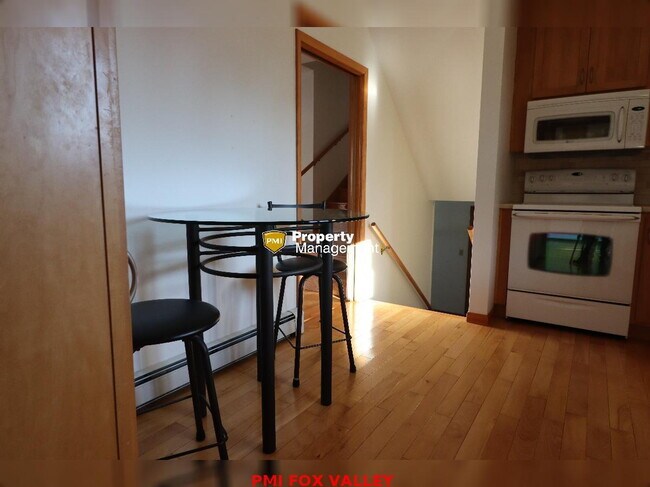 Building Photo - Beautiful Home Appleton