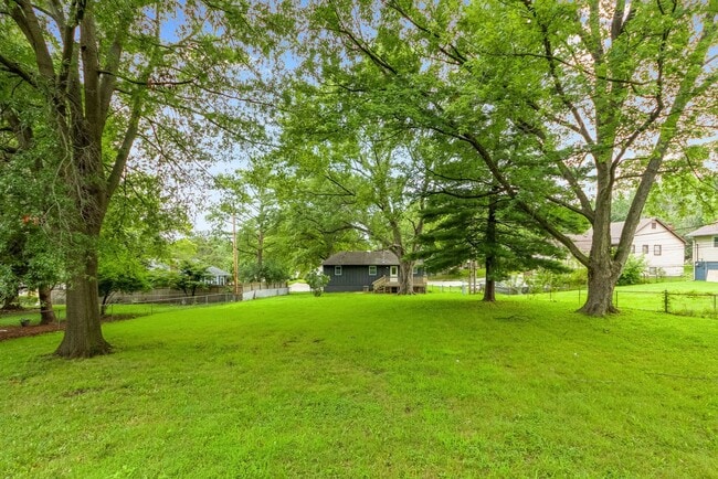 Building Photo - Spacious 4-Bed / 2-Bath Home – Grandview, MO