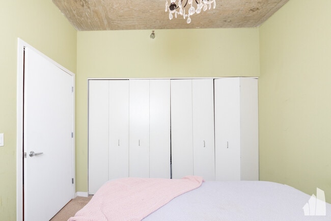 Building Photo - 700 N Larrabee St