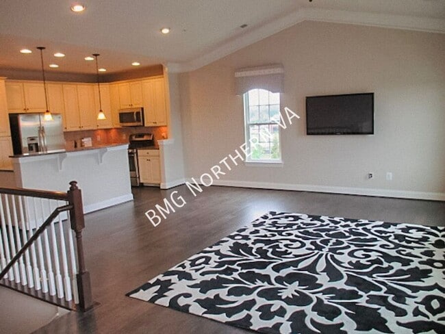 Building Photo - 24688 Hutchinson Farm Dr