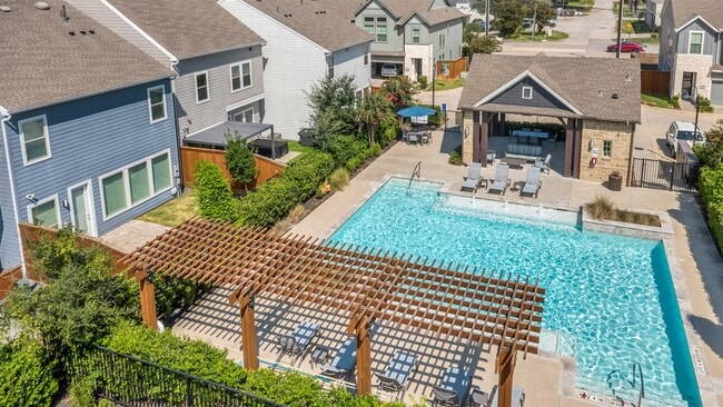 Building Photo - 10919 Brambling Wood Dr