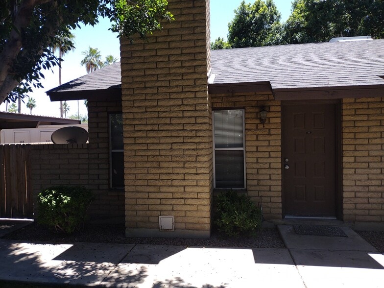 Building Photo - 2515 S Maple Ave