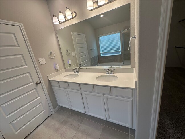 Building Photo - 3435 Dry Creek Dr