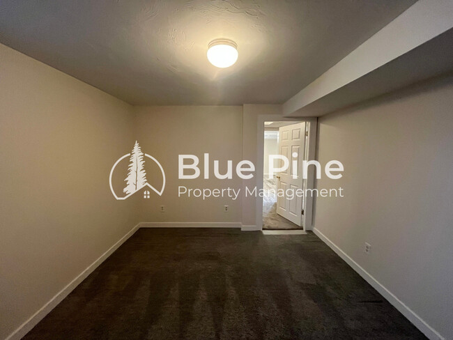 Building Photo - 3267 Merlin Dr