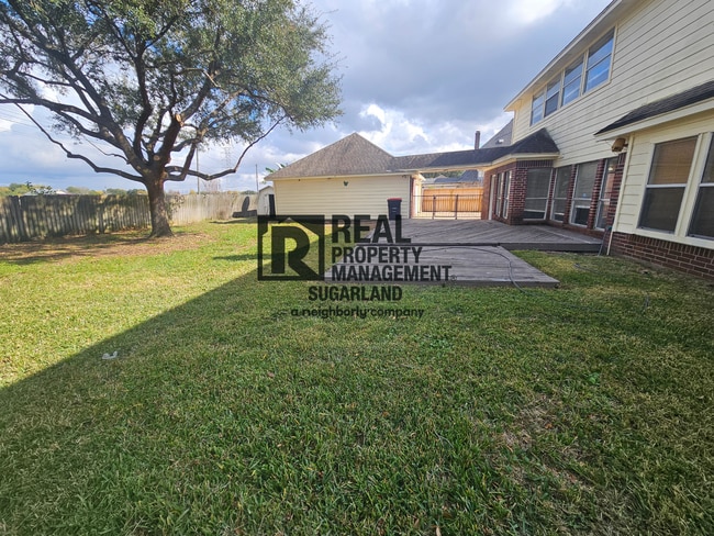 Building Photo - Executive Living in the Heart of Sugar Land