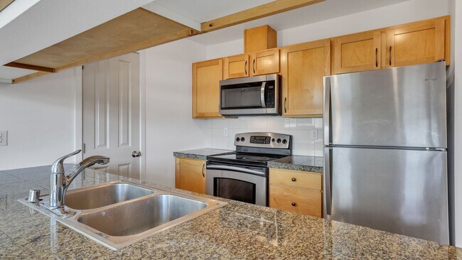 Building Photo - 2bd/1.75ba Bellevue Condo
