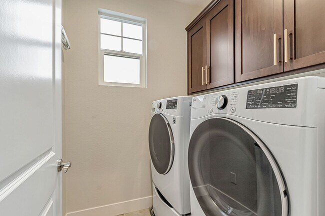 Building Photo - Stunning Home with Modern Upgrades and Pri...