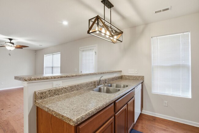 Building Photo - Move-In Ready 4BR | Space, Location & Value All in One