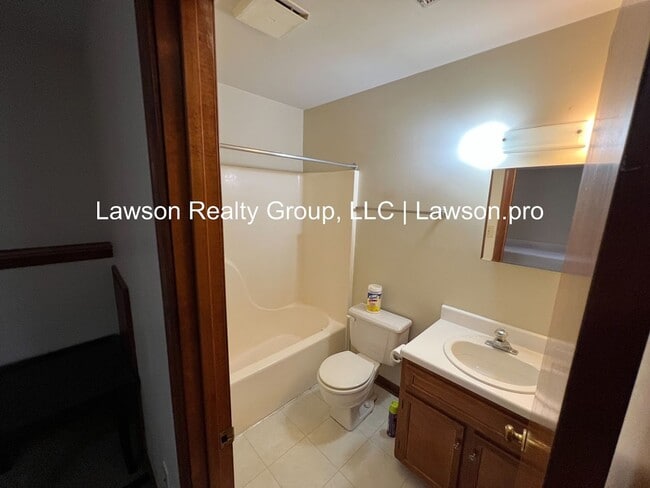 Building Photo - 2217 Jefferson St SW