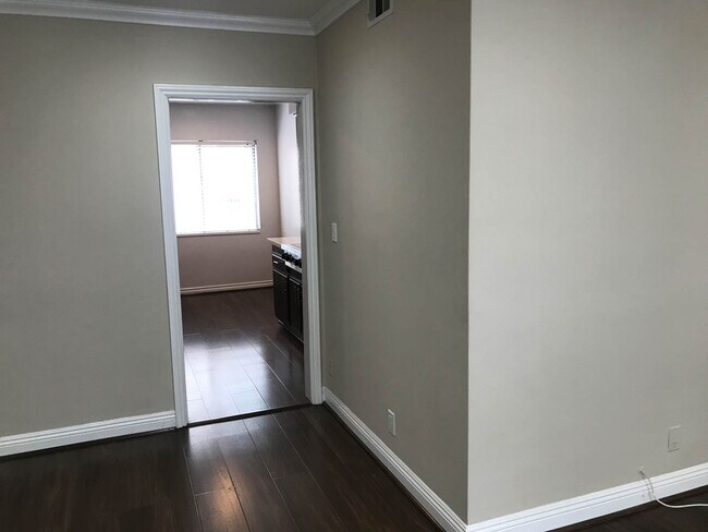 Building Photo - 1126 N Central Ave