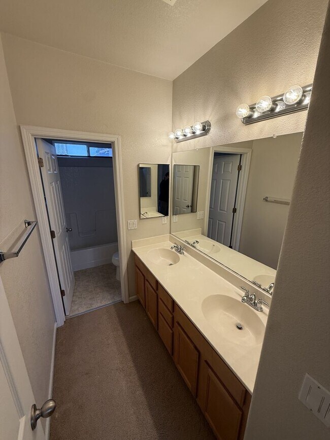 Building Photo - 4BR|2.5BA Townhome w/Garage|Yard| - Tenant Pays $175 monthly for WS&G