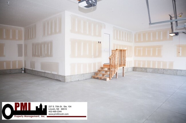 Building Photo - 5 Bedroom 3 bath, beautiful home in North ...