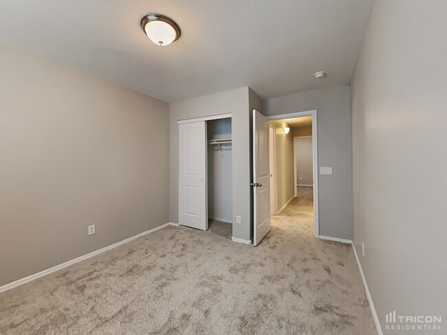 Building Photo - 1502 E Mayfield Dr