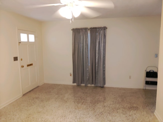 Building Photo - 1581 Fort Smith Blvd