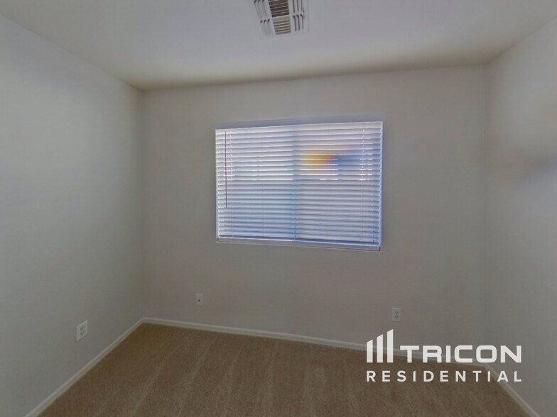 Building Photo - 6914 S 38th Ln
