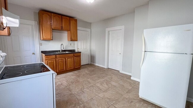Building Photo - Remodeled Single Family House