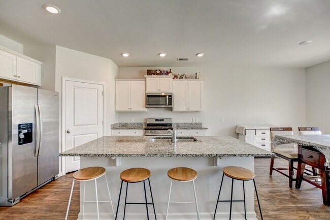 Building Photo - Summerville Home Rental