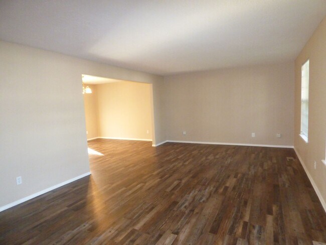 Building Photo - 3 bed 2.5 bath House in Stayton!! Close to...