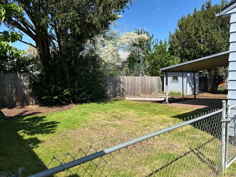 Building Photo - 5105 SE 51st Ave