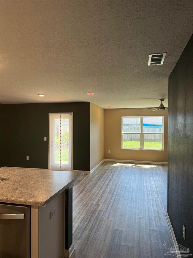 Building Photo - 5462 Peach Dr