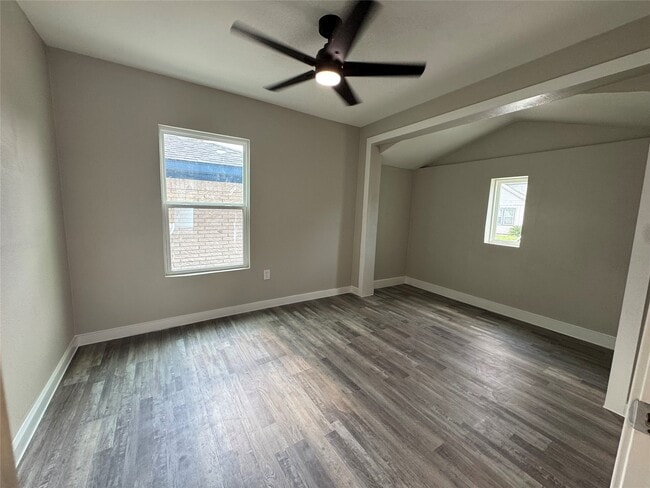 Building Photo - 1406 3rd St