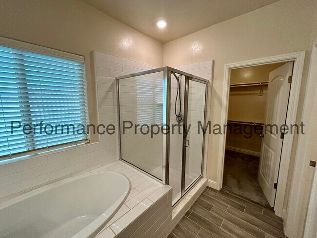 Building Photo - 3608 Oak Lake Ln