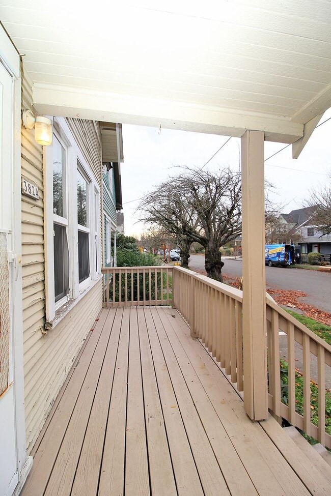 Building Photo - 3824 N Kerby Ave