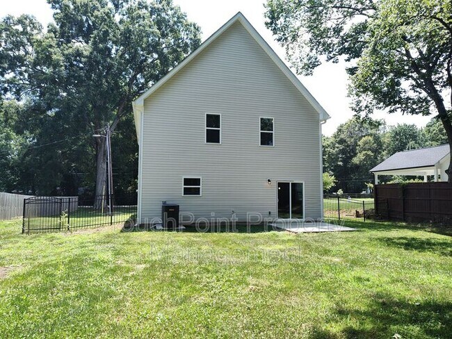 Building Photo - 4525 Lindsay Ln