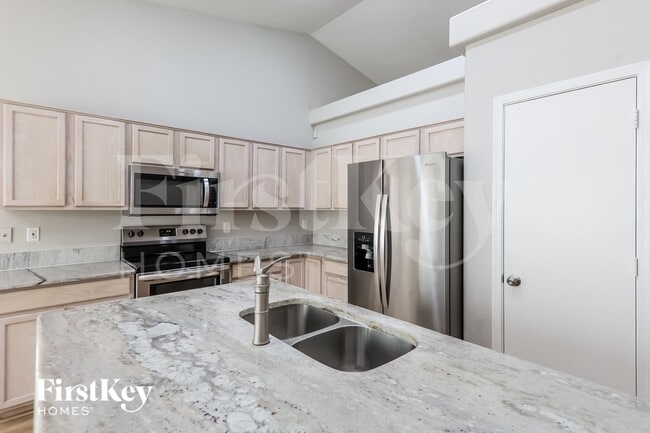 Building Photo - 8507 W Palm Ln