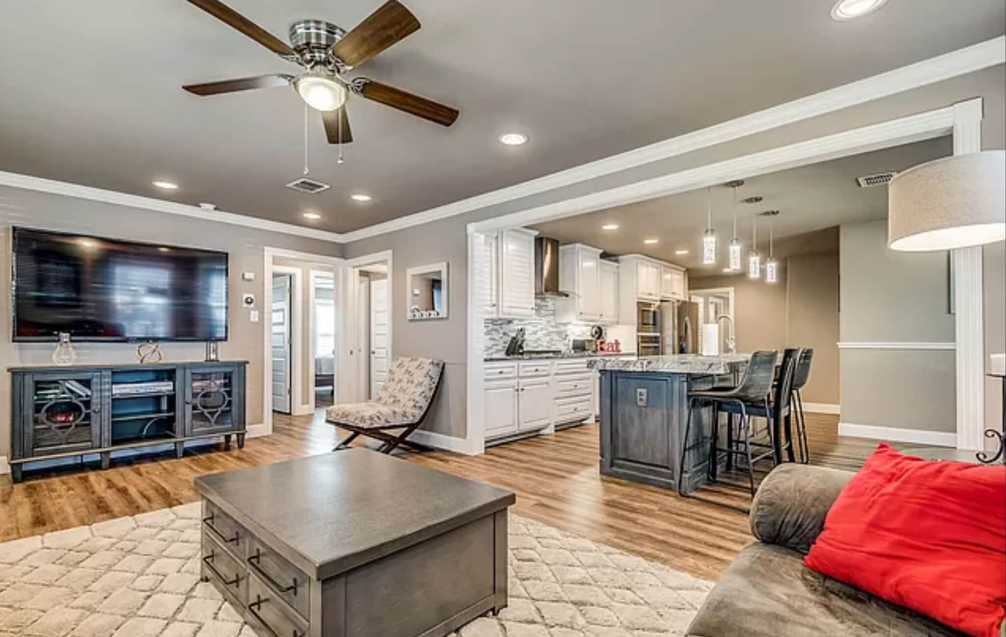 Building Photo - 730 S Mesquite Ave