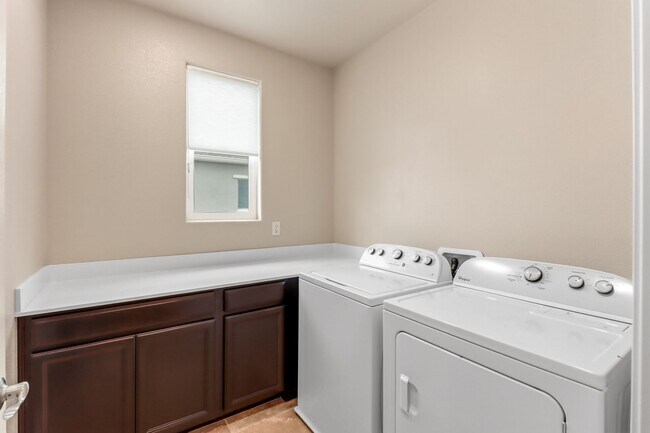 Building Photo - FIRST MONTH'S RENT FREE-Charming 3-Bedroom Home with Office in The Cannery – Davis, CA