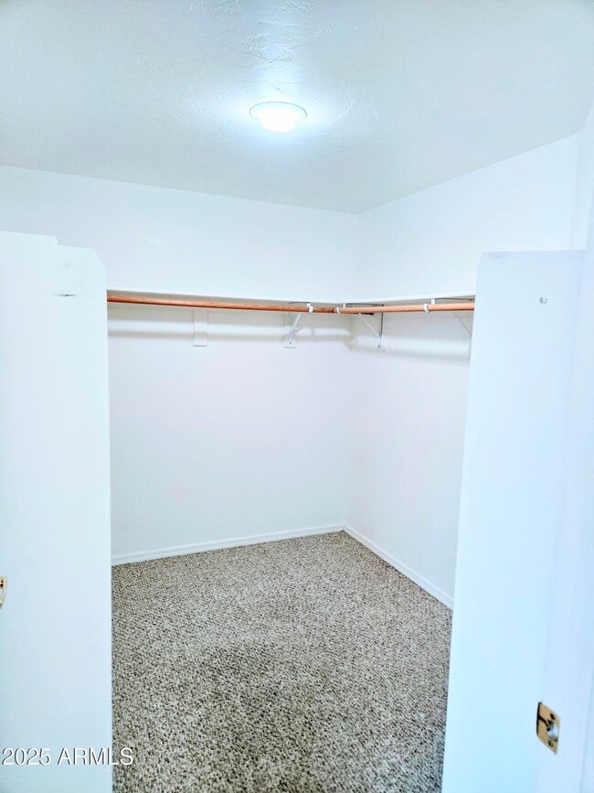 Building Photo - 383 S Taylors Trail