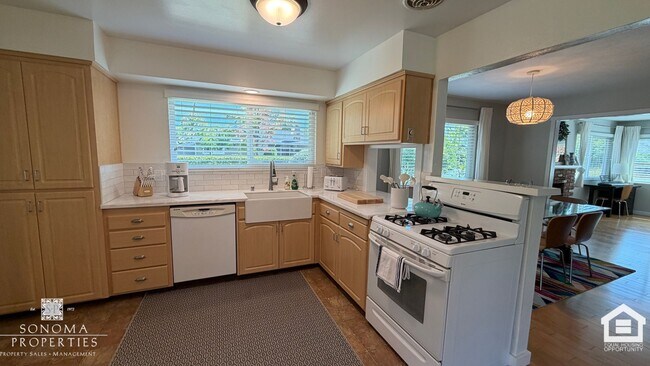 Building Photo - 626 White Briar Dr