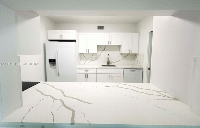 Building Photo - 141 Crandon Blvd