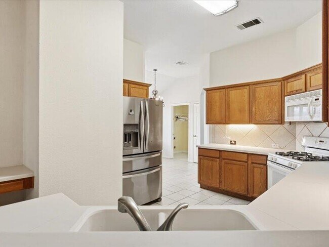 Building Photo - 1500 Ashberry Trail