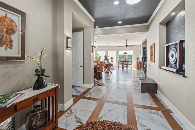 Building Photo - 121 Vinca Dr