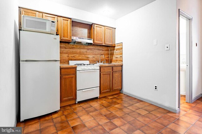 Building Photo - 1327 Snyder Ave