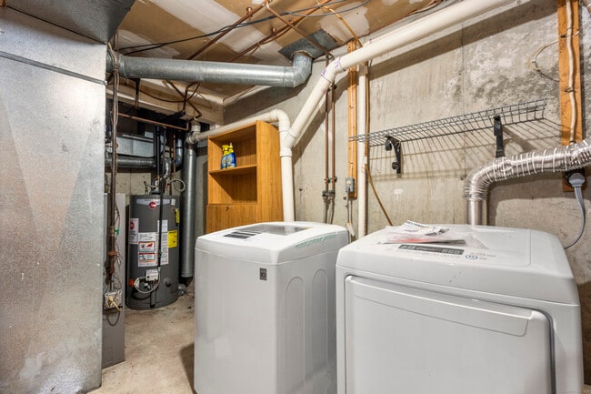 Building Photo - 233 Derby Ave